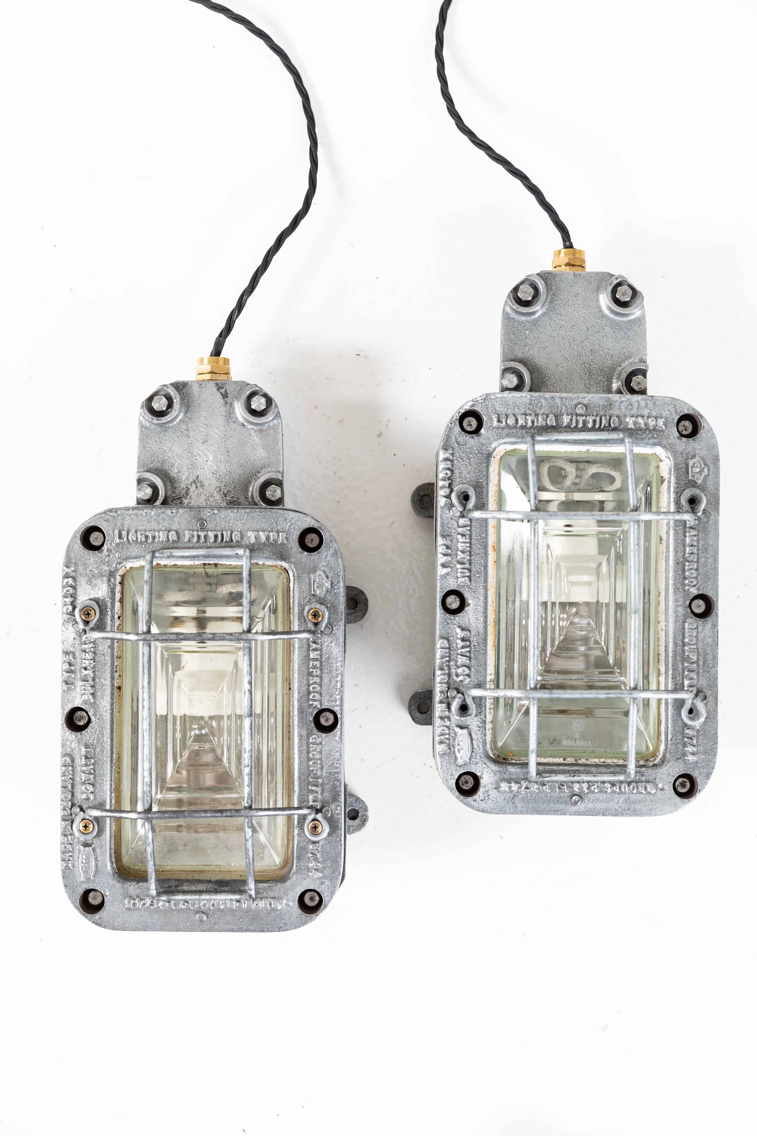 Industrial bulkhead lights deals